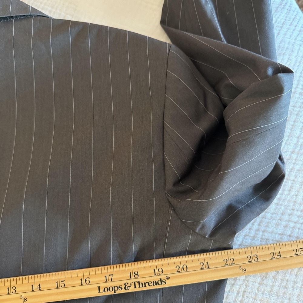 Insignia Collezione Gray Pinstripe Three Button Sport Coat Blazer Men's 44R - Picture 13 of 16